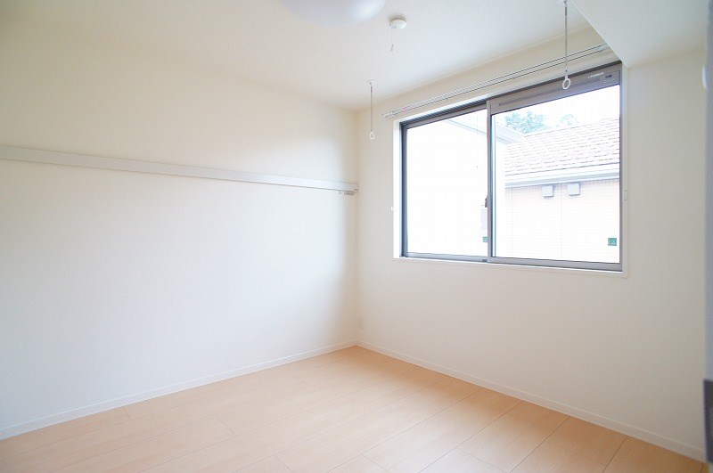 その他部屋・スペース　5.6帖の洋室です。