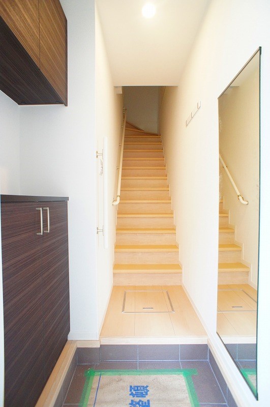 玄関　玄関は1階で便利です。