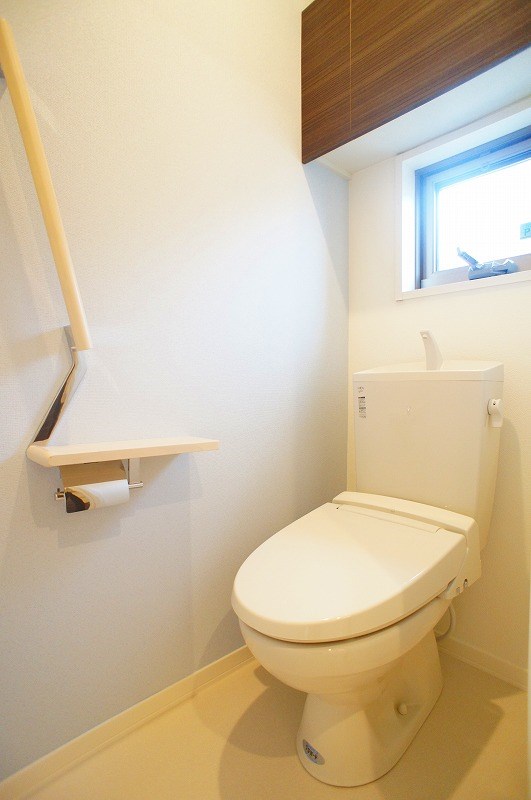 トイレ　あると嬉しい温水洗浄便座付き♪
