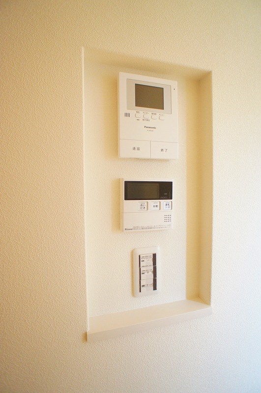 セキュリティ　来訪者を確認出来るモニター付きのインターホンで安心。