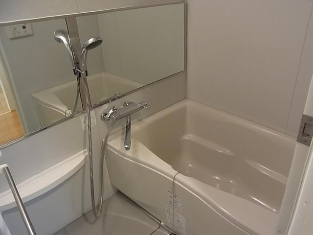 バス・シャワールーム　設備充実バスルーム