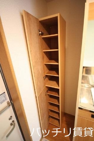 玄関　別号室タイプの為、現状を優先致します。