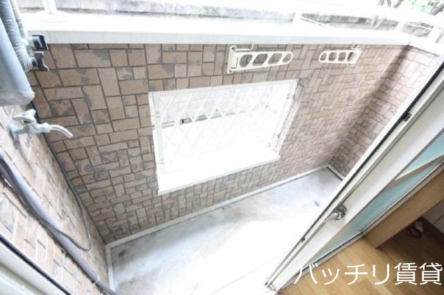 バルコニー　別号室タイプの為、現状を優先致します。
