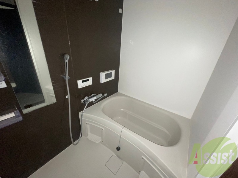 バス・シャワールーム　こちらはＴＶ付のバスルームになります。快適になりますね。