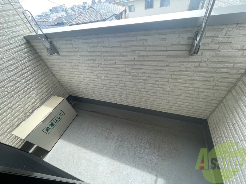 バルコニー　こちらはバルコニーになります。日当たり良好です。