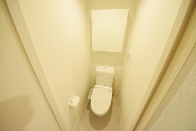 トイレ　温水洗浄便座付き