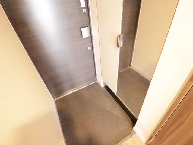 玄関　※別室の参考写真の為、現況優先です。