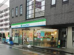 コンビニ　ファミリーマート 笹塚三丁目北店（コンビニ）まで561m