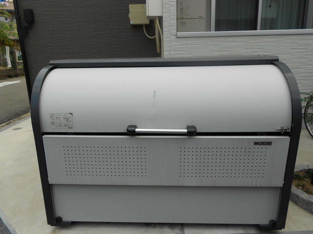 エントランス　※同モデル・同タイプの写真を使用