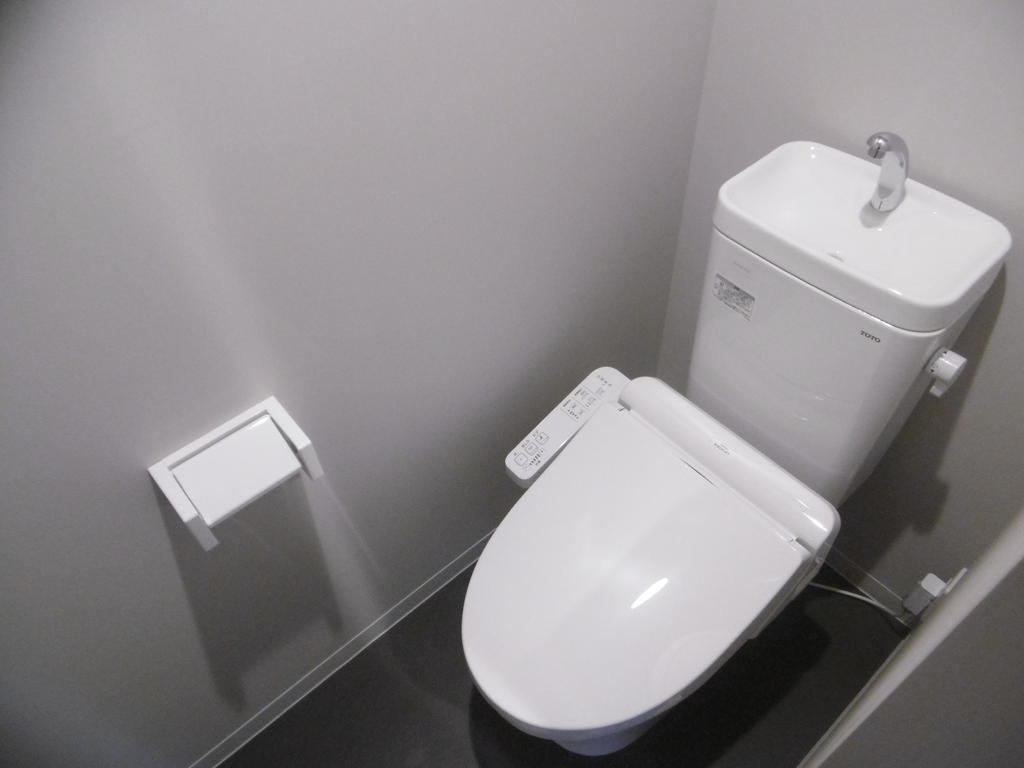 トイレ　※同モデル・同タイプの写真を使用