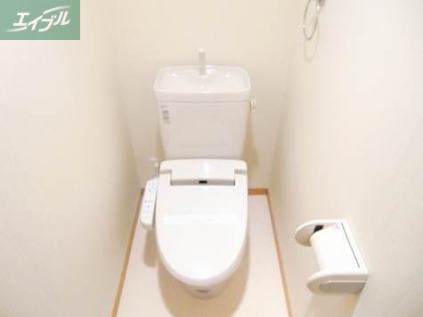 トイレ　別のお部屋の写真です。実際とは異なります。