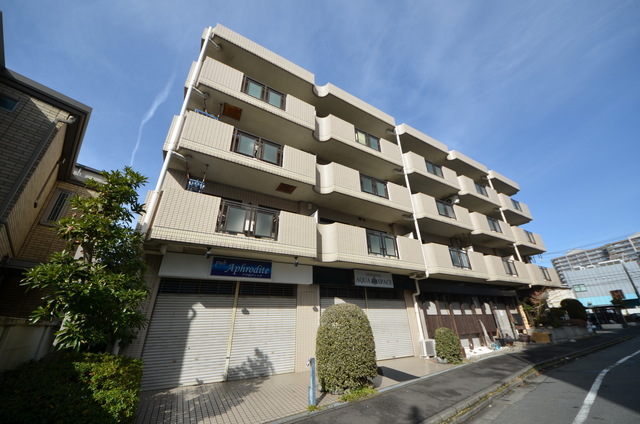 建物外観　～ドドーンっ～