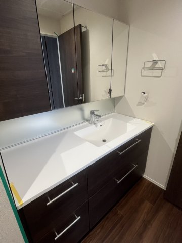 洗面設備　共有部分には便利なエレベーター・宅配ボックス付き♪