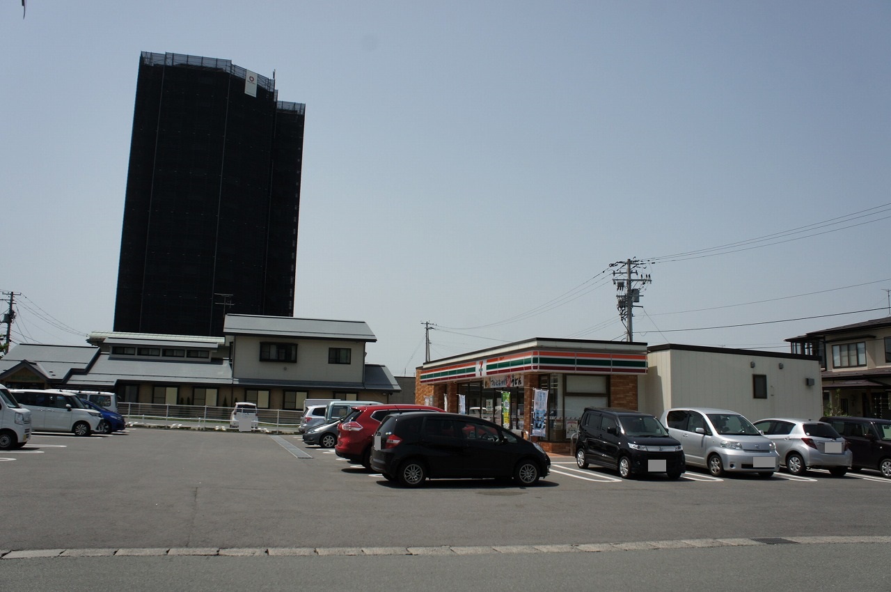 コンビニ　セブンイレブン山形鈴川3丁目店（コンビニ）まで486m