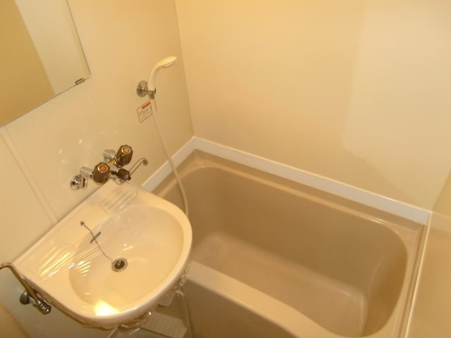 バス・シャワールーム　別部屋のお写真です。ご参考までに！