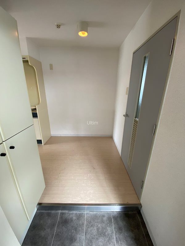 玄関　別部屋のお写真です。ご参考までに！