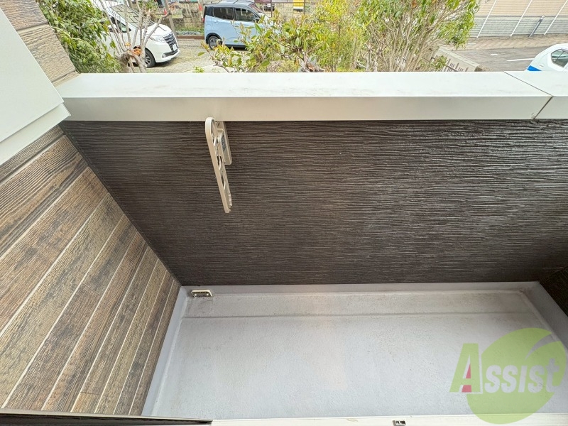 バルコニー　バルコニーに物干しがあるので洗濯物も干せます。