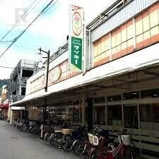 スーパー　ラッキー四条畷店（スーパー）まで668m