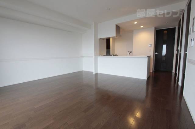 居室・リビング　床暖房付が設備として備わります。