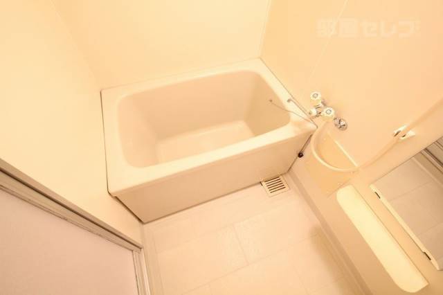 バス・シャワールーム　清潔感あふれるお風呂です