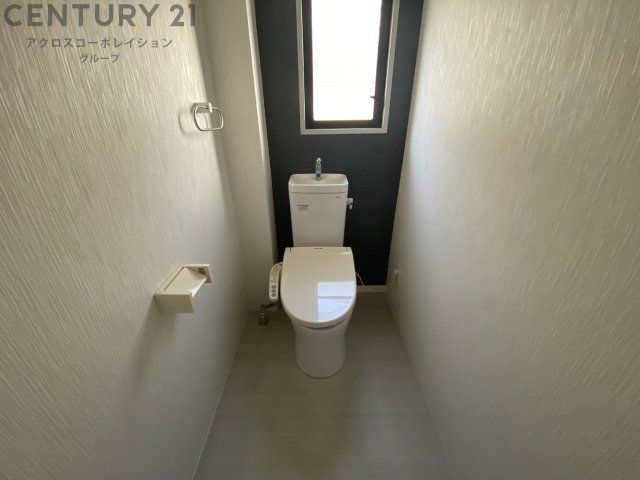 トイレ　温水洗浄便座付きのトイレです♪