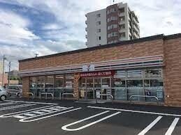 コンビニ　セブンイレブン小樽築港店（コンビニ）まで974m