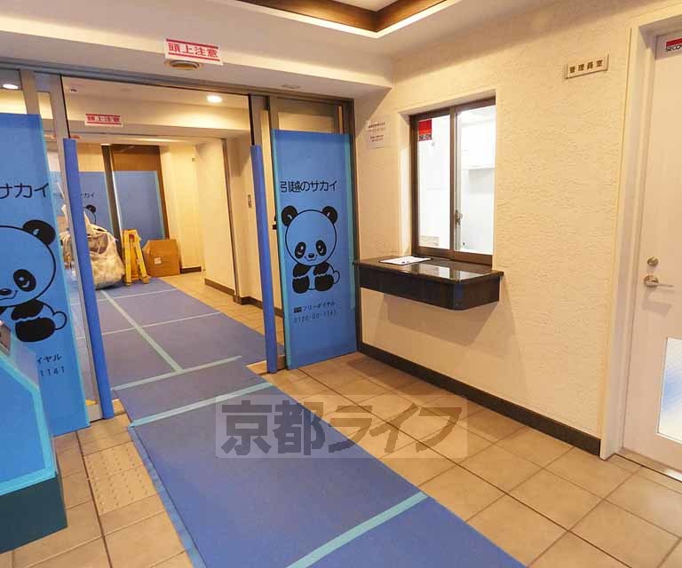 その他共有部分　きれいな入り口です。