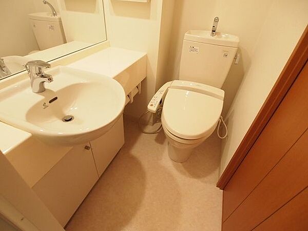 洗面設備　※別部屋の参考写真です。