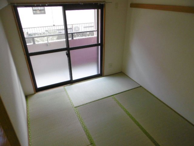 その他設備　和室6帖です。(同建物の別部屋の写真)
