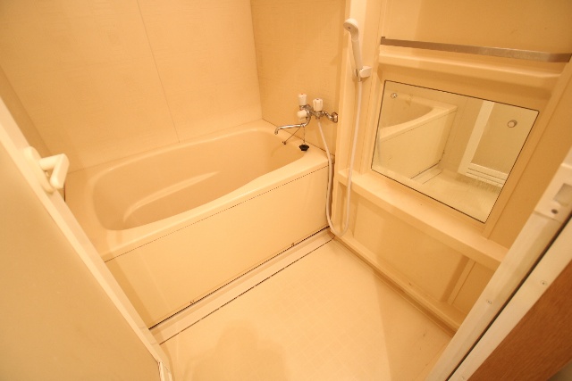 バス・シャワールーム　※違う階のお部屋の参考写真です。