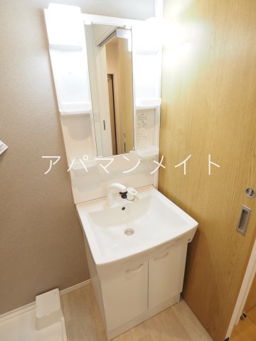 洗面設備　シャワー付き洗面台