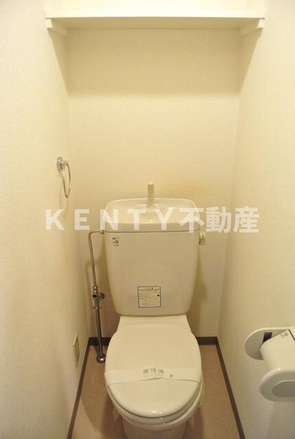 トイレ　落ち着いた色調のトイレです