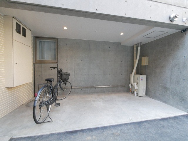 その他　屋根付き駐輪場もございます♪