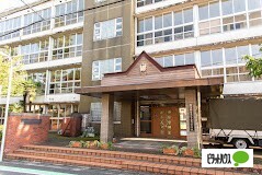 中学校　目黒区立第八中学校（中学校）まで985m
