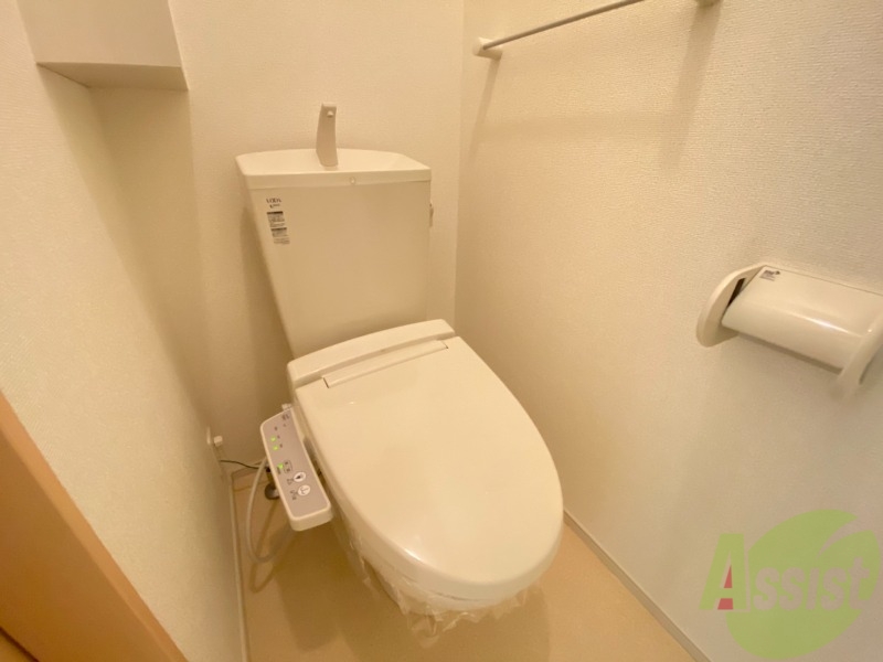 トイレ　嬉しいウォシュレット機能付きです。シャワートイレは便利ですね