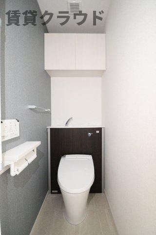 トイレ　収納もあって綺麗なトイレです！