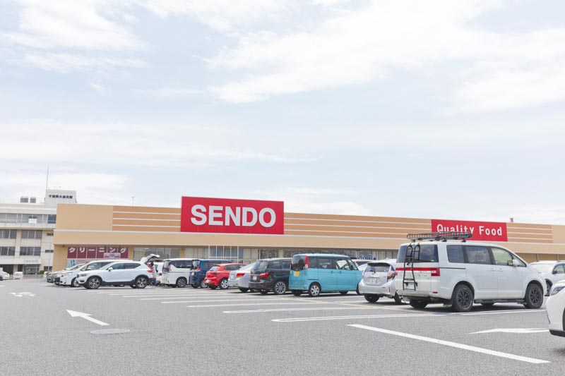 スーパー　せんどう 千葉みなと店（スーパー）まで829m