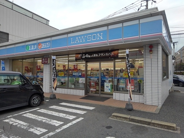 コンビニ　ローソン久留米文化センター通店（コンビニ）まで640m