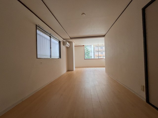 居室・リビング　居間です