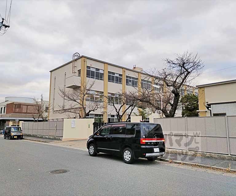 小学校　下鳥羽小学校（小学校）まで346m