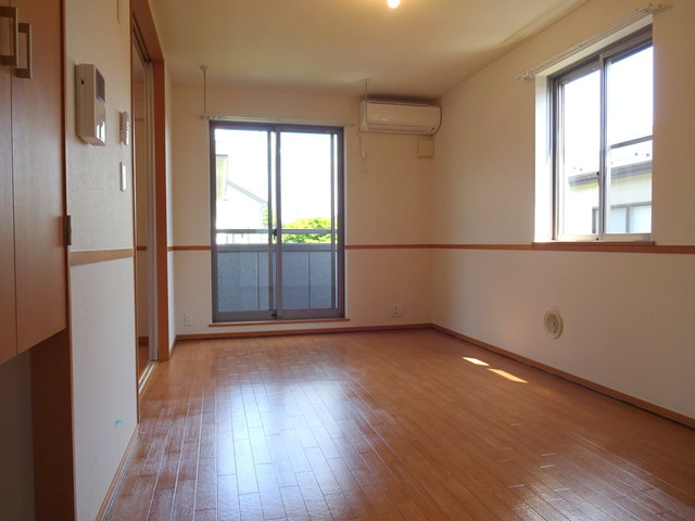 居室・リビング　角部屋★