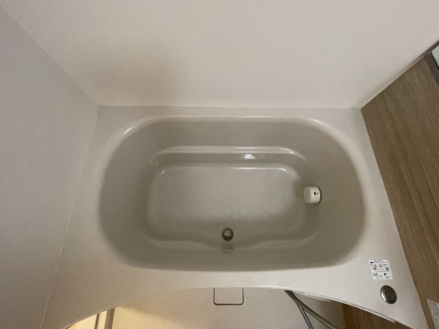 バス・シャワールーム　コンパクトで使いやすいお風呂です