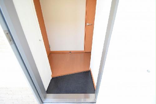 玄関　仕様・設備は現況と異なる場合があります。現況優先。