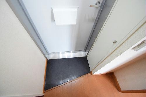 玄関　仕様・設備は現況と異なる場合があります。現況優先。