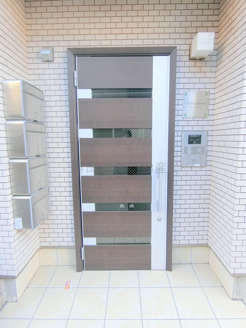 エントランス　オートロック付！