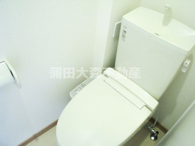 トイレ　温水洗浄便座付きのトイレ