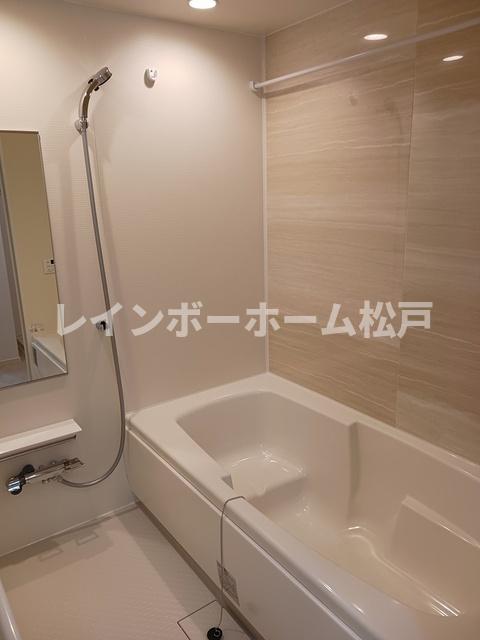 バス・シャワールーム　落ち着いた空間のお風呂です