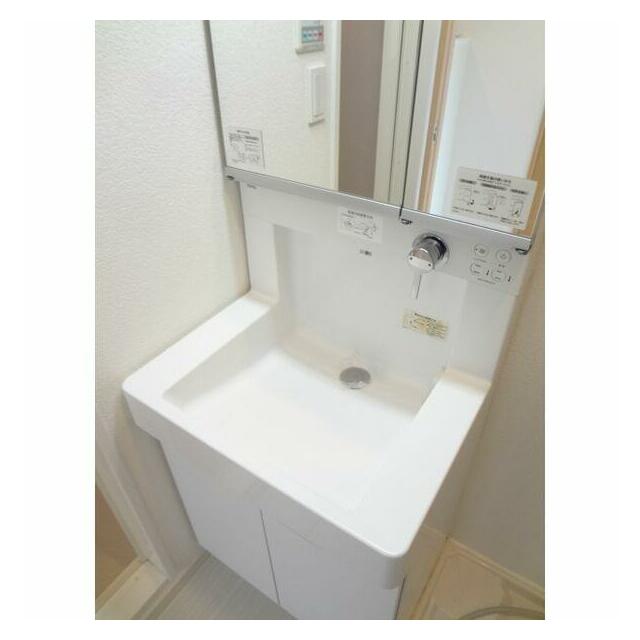 洗面設備　嬉しい独立洗面台付き。