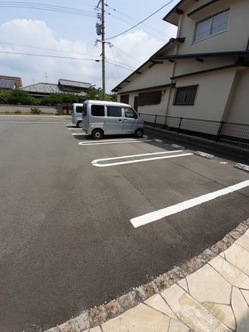 駐車場　車をお持ちの方に嬉しい駐車場付きの物件です