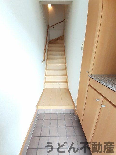 玄関　うどん県のお部屋探しはうどん不動産へ うどんちゃんとLINE